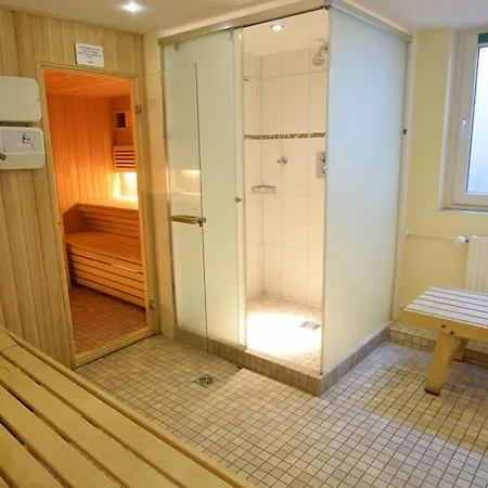 Apartament Schoenes Neues Hochwertig Renoviertes 2-zimmer In Der 4. Etage.