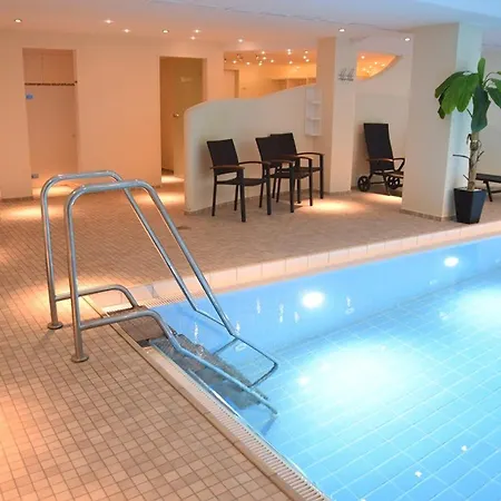 Apartament Schoenes Neues Hochwertig Renoviertes 2-zimmer In Der 4. Etage. *
