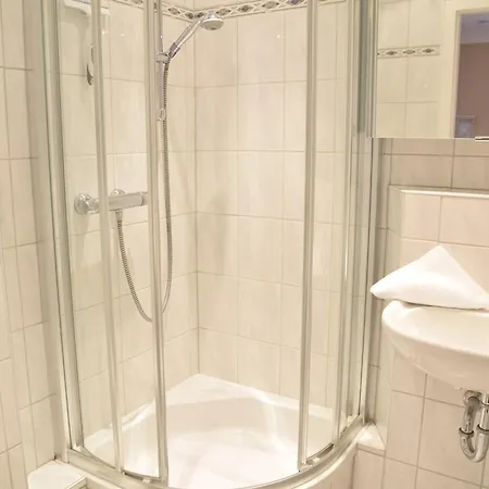 Schoenes Neues Hochwertig Renoviertes 2-zimmer In Der 4. Etage. Appartement *