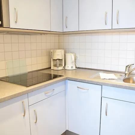 Schoenes Neues Hochwertig Renoviertes 2-zimmer In Der 4. Etage. *