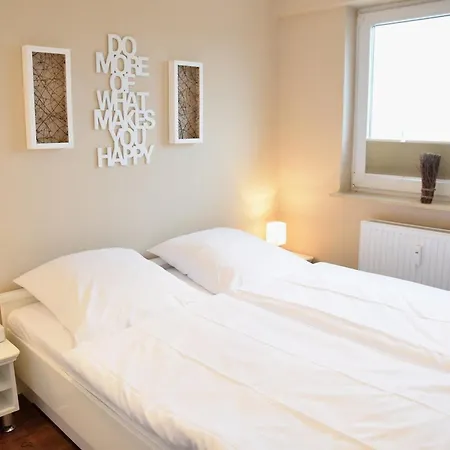 Schoenes Neues Hochwertig Renoviertes 2-zimmer In Der 4. Etage.