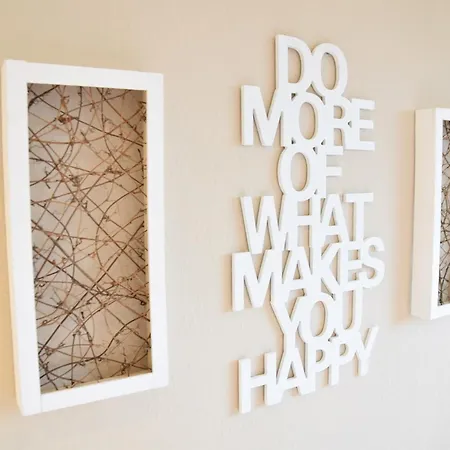 Schoenes Neues Hochwertig Renoviertes 2-zimmer In Der 4. Etage. Apartment