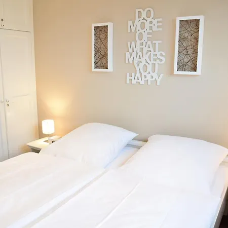 Appartement Schoenes Neues Hochwertig Renoviertes 2-zimmer In Der 4. Etage.
