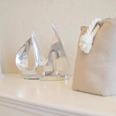 Apartment Schoenes Neues Hochwertig Renoviertes 2-zimmer In Der 4. Etage. *