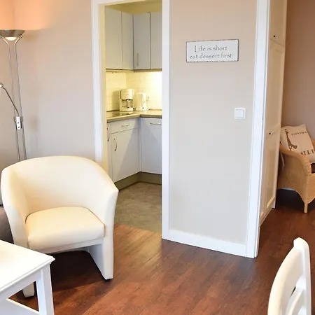 Schoenes Neues Hochwertig Renoviertes 2-zimmer In Der 4. Etage. *