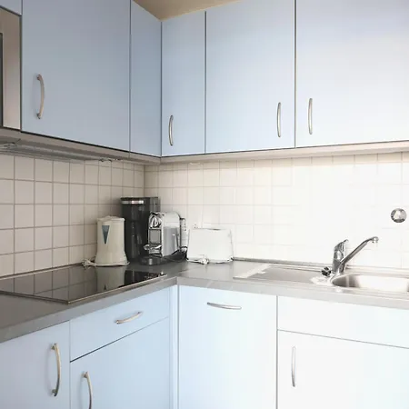 Schönes Neues Hochwertig Renoviertes 2-zimmer In Der 4. Etage. Apartment *