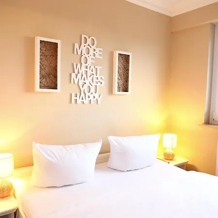 Schoenes Neues Hochwertig Renoviertes 2-zimmer In Der 4. Etage. Apartment